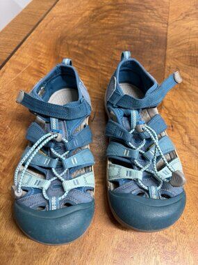 KEEN Women's 5 Teal Blue Newport H2 Closed Toe Water Hiking Sandals Shoes Summer